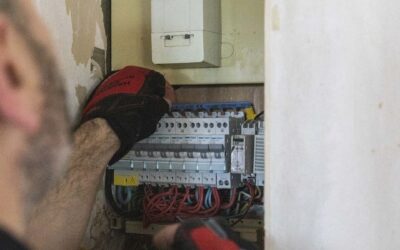 Réparations électriques d’urgence à Dole : pourquoi choisir MP Solutions comme électricien de confiance